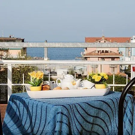Kennedy Hotel 3*