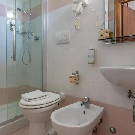 Kennedy Hotel 3*